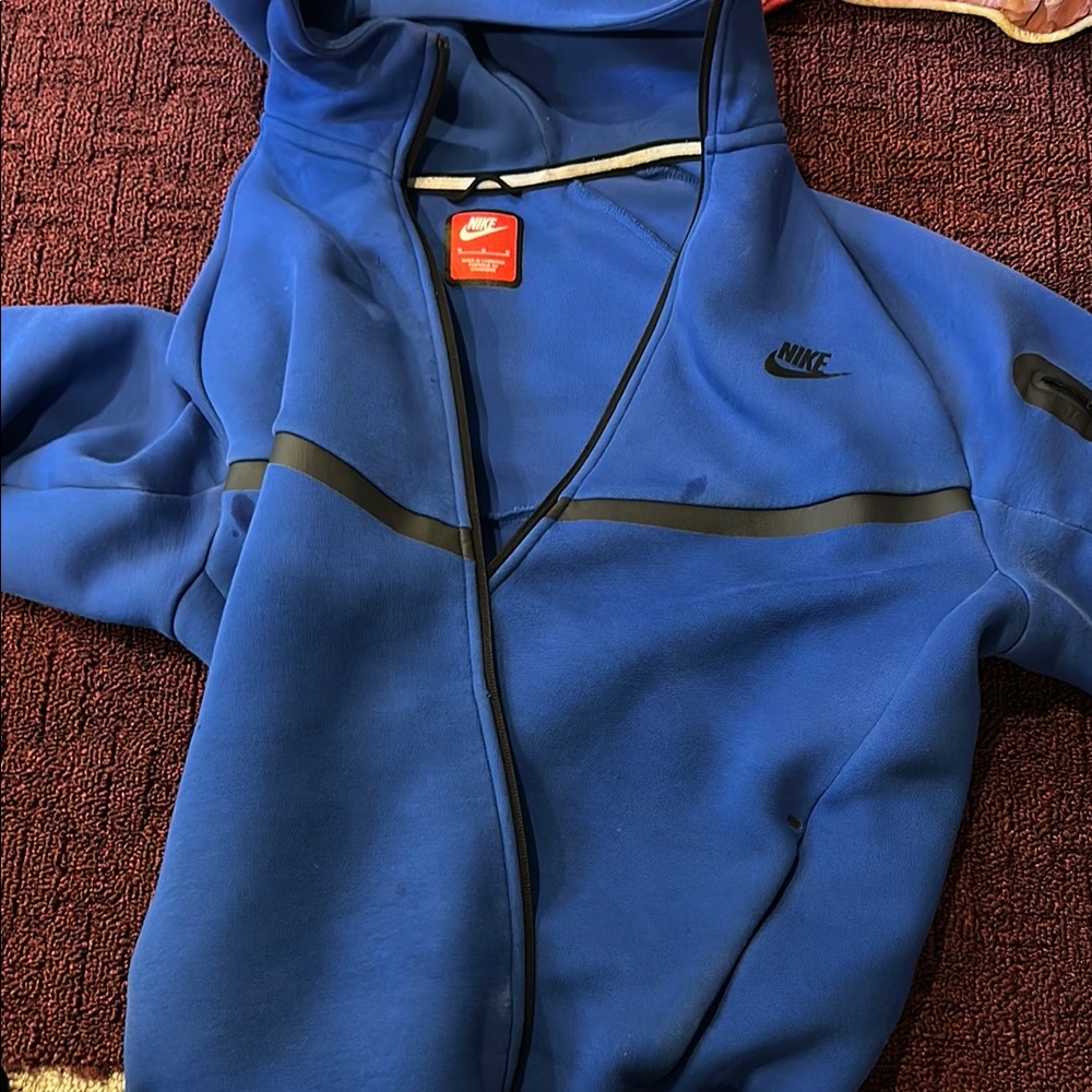 Nike Blue Performance Jacket with Water-Resistant Fabric